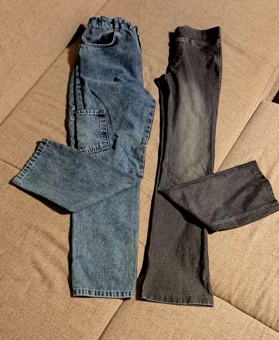 • Vând set 2 perechi de blugi, 140-146 cm •