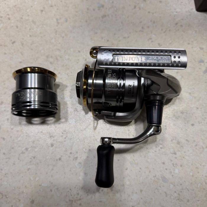 Mulineta Shimano Twin Power 2500S