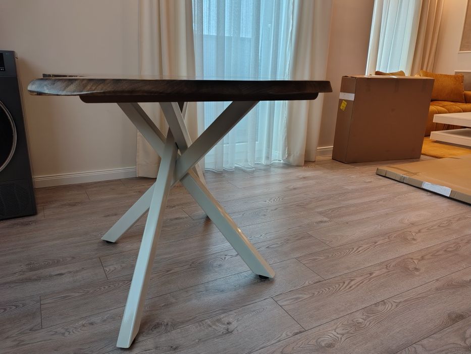 Налична трапезна маса от орех 110/90/76