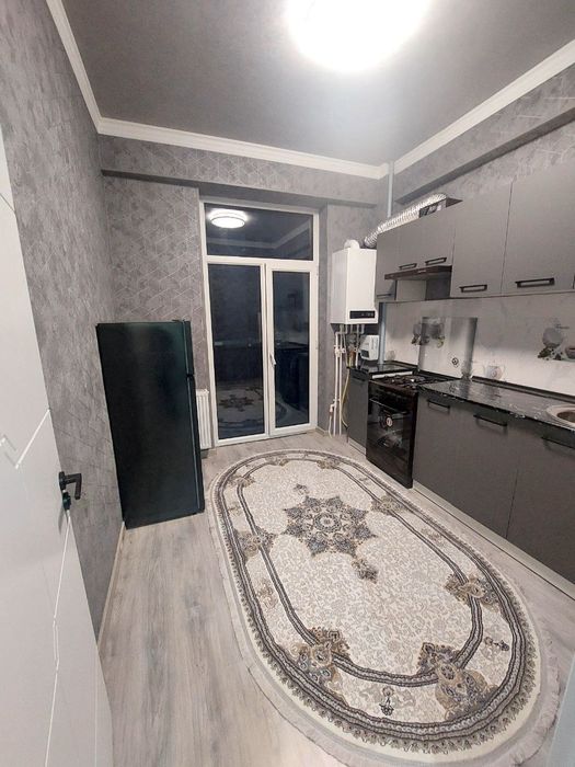 Санат сарои якинида