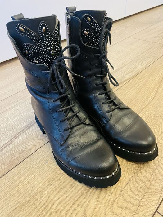 Черни боти естествена кожа Sara Pen