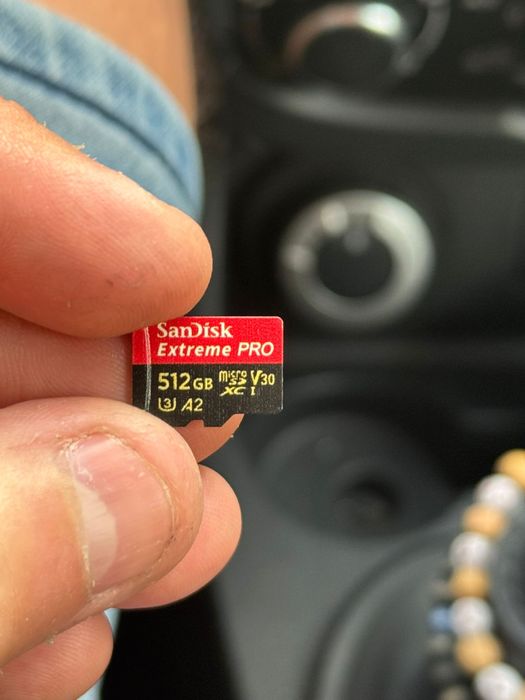 Vand carduri de memorie SanDisk 512 GB!