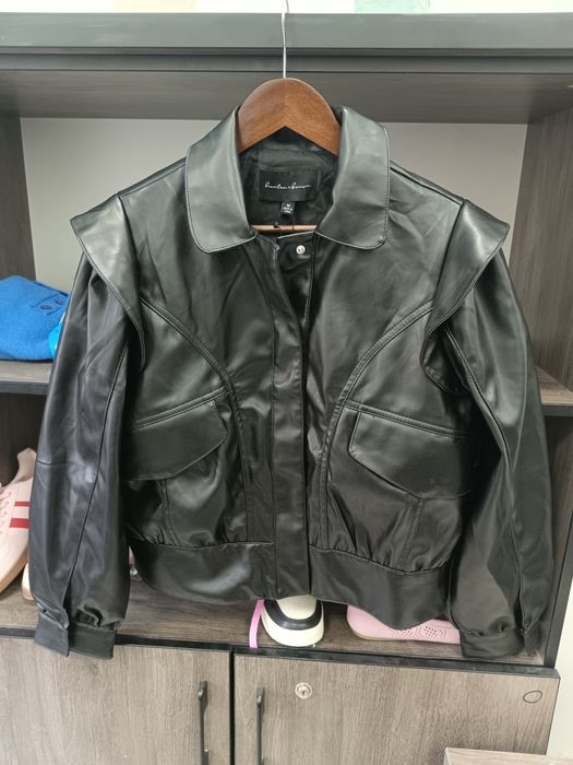 Продам женские кожаные куртки.