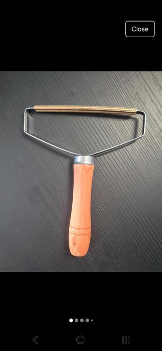 Perie cu zimti metalici pentru scame