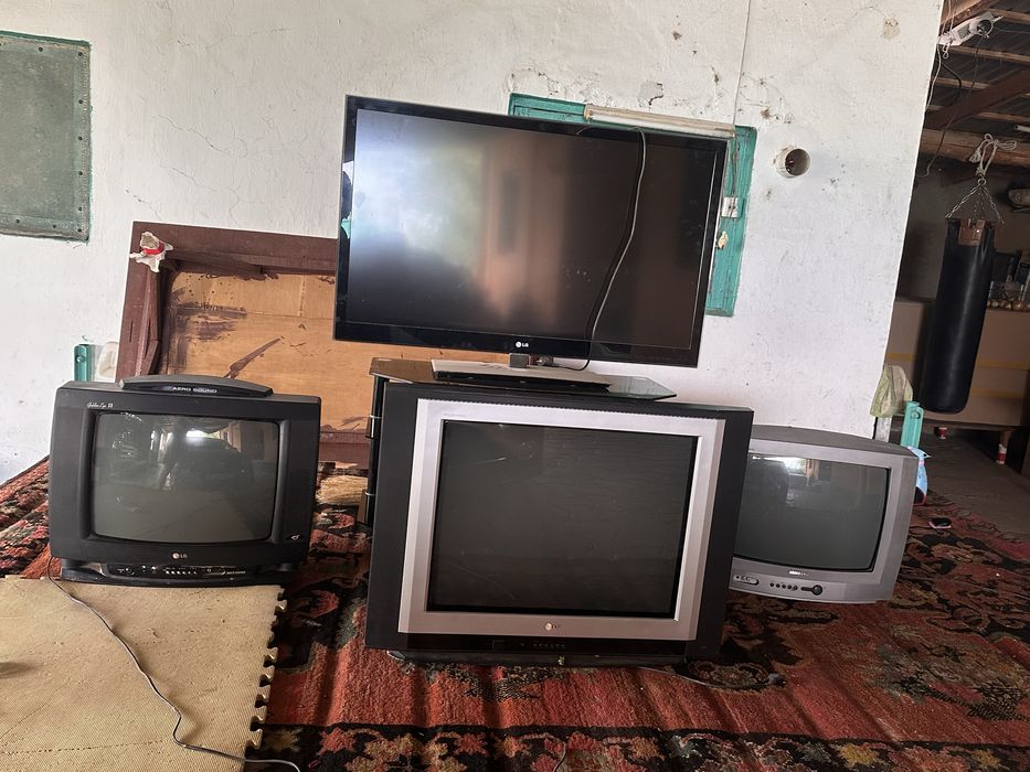 4 телевизора 1 подставка на 50 тысяч