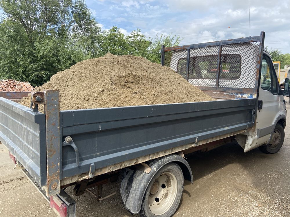 Nisip , sort pentru beton, piatra sparta concasata, balastru.