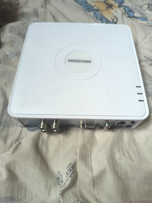 Продам видеорегистратор Hikvision