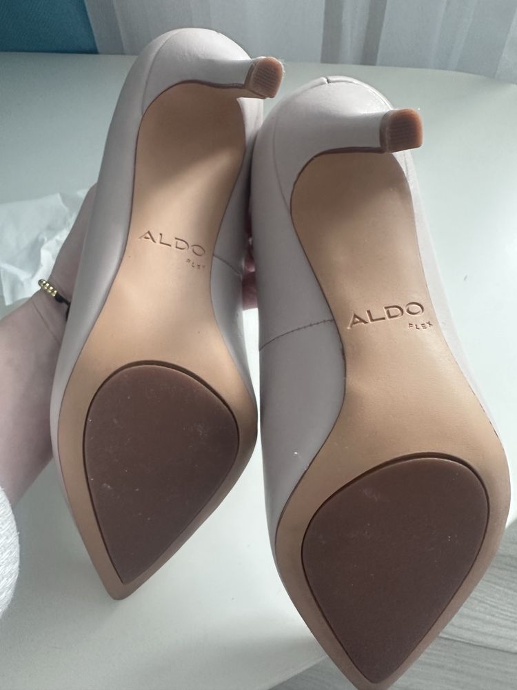 Pantofi piele nude