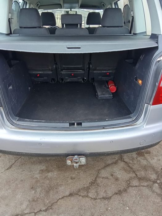 Vând Volkswagen Touran!!