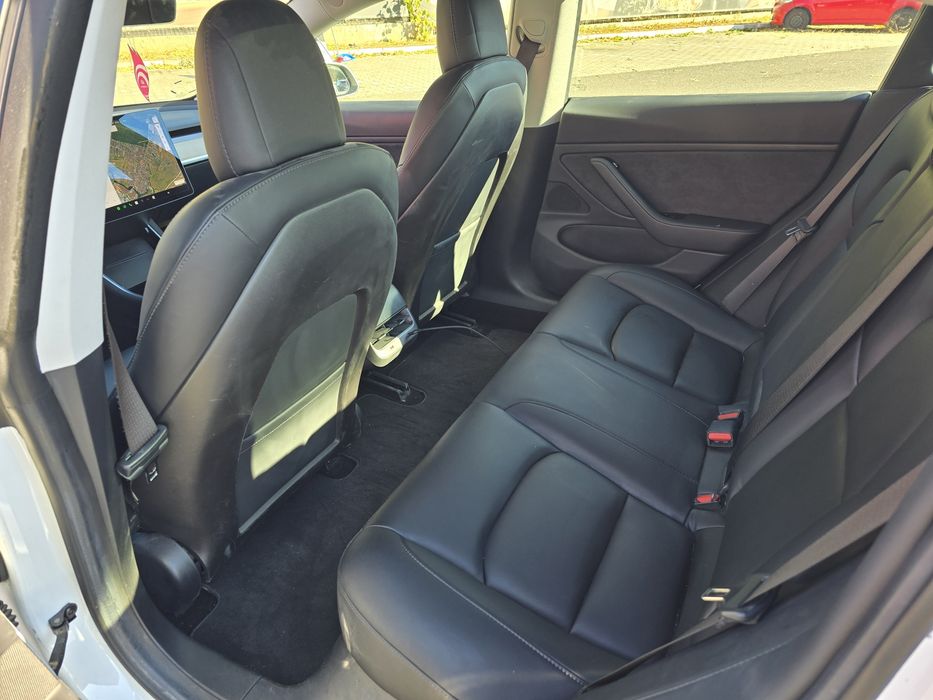 Tesla model 3 sr+ 2020