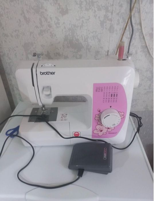 Швейная машинка Brother Hanami 17