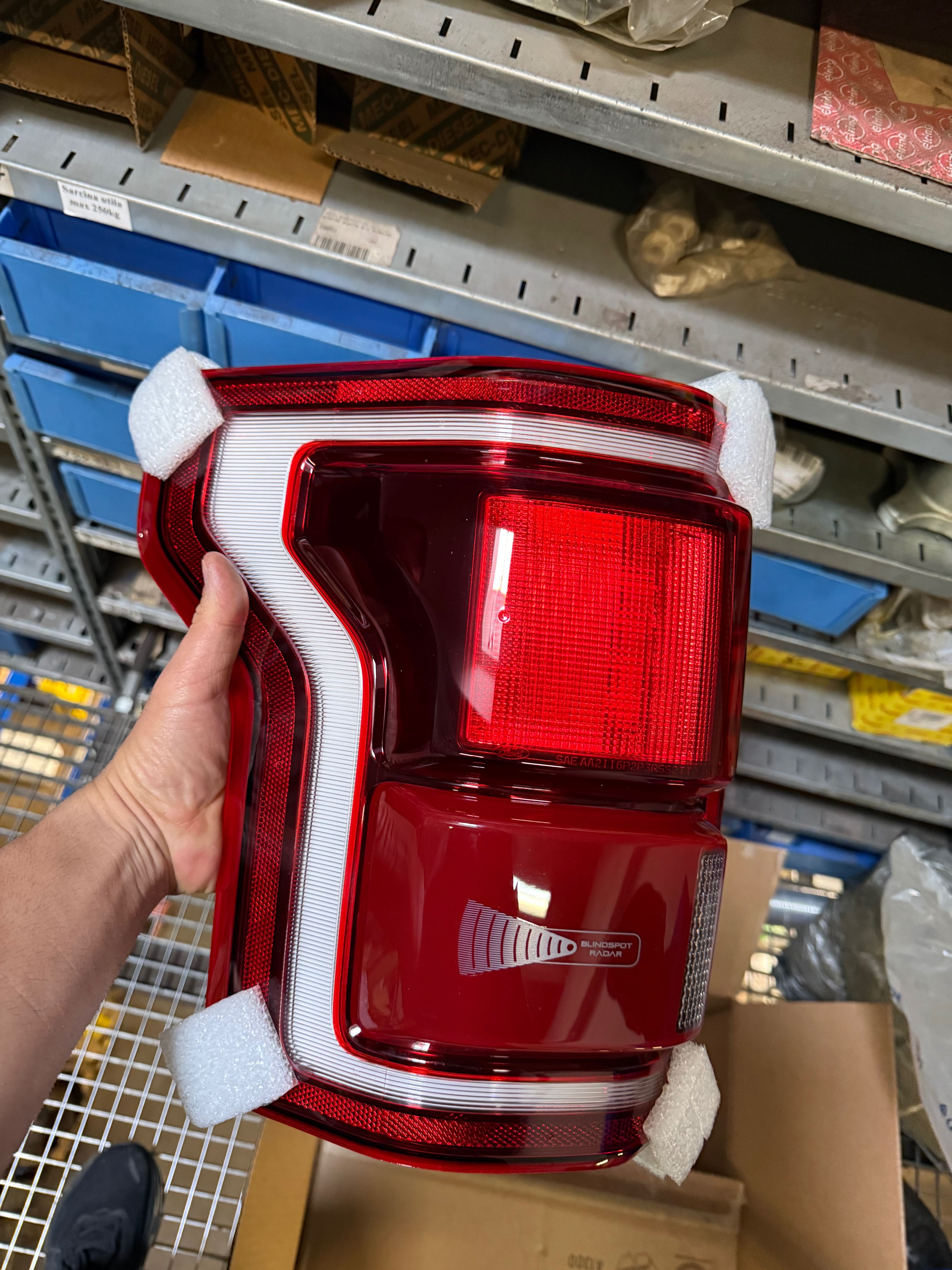 Stop dreapta ford raptor f150 cu radar orginial ford