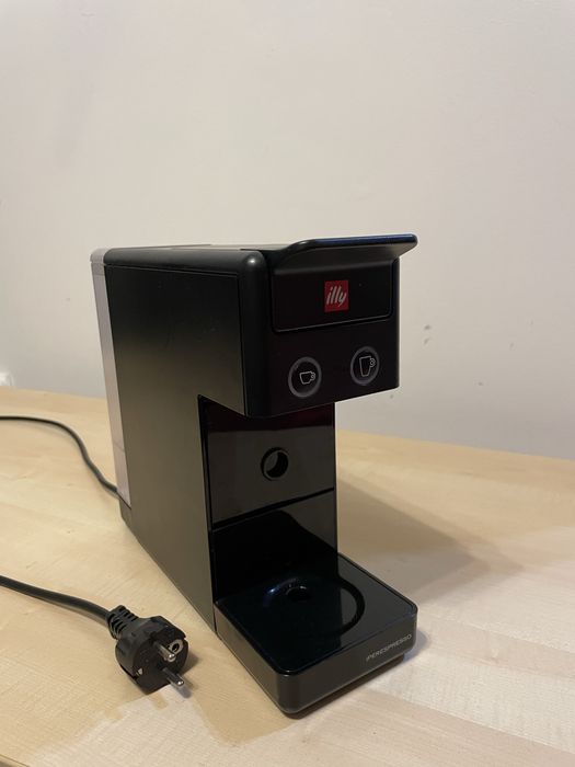 Espressor Illy cu capsule
