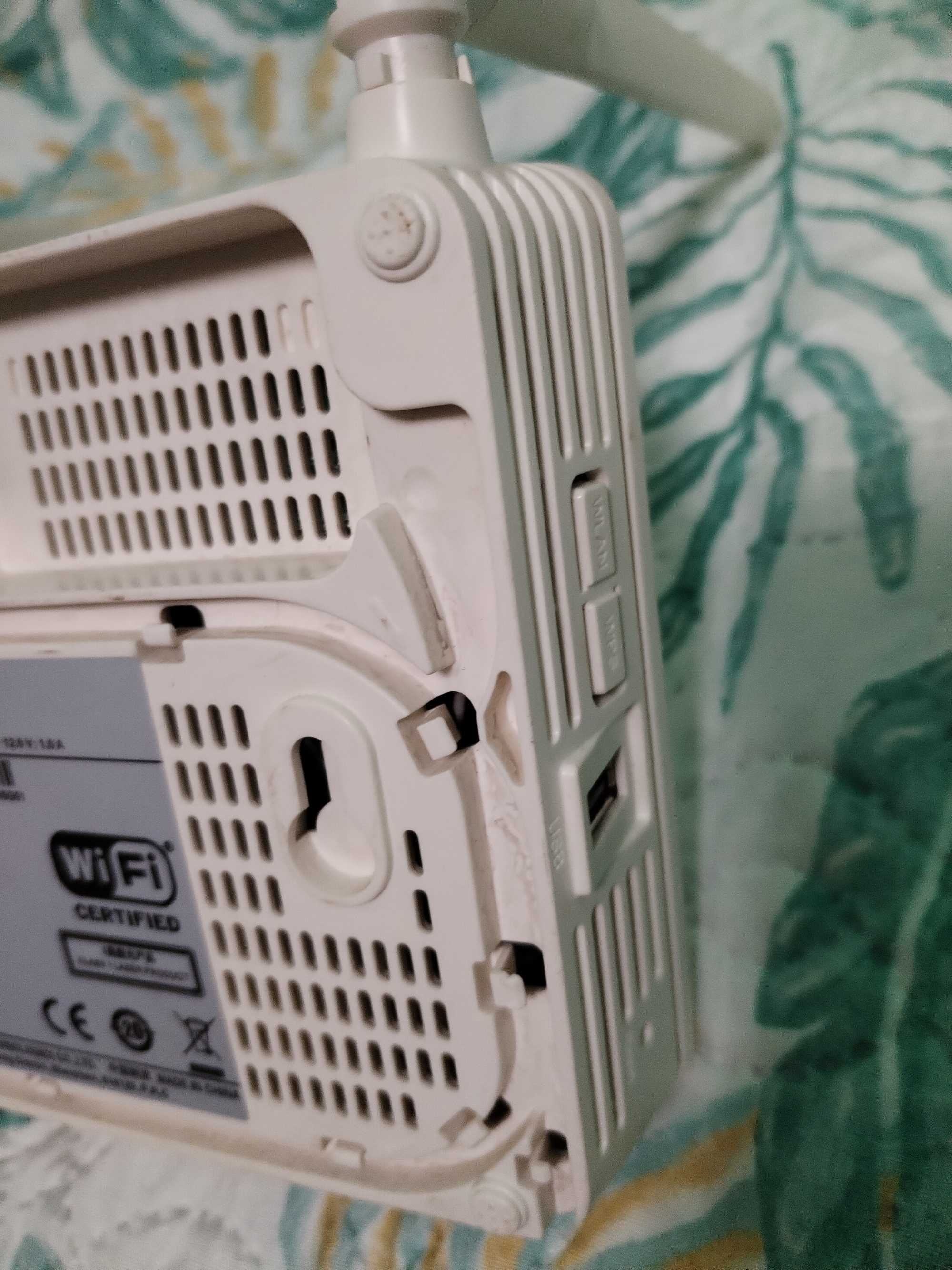 Huawei EchoLife HG8245H5 router