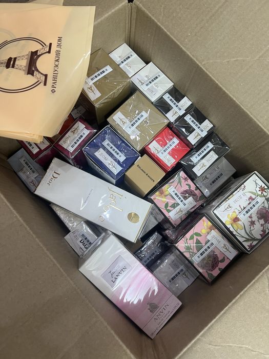 Продам парфюмы 8000