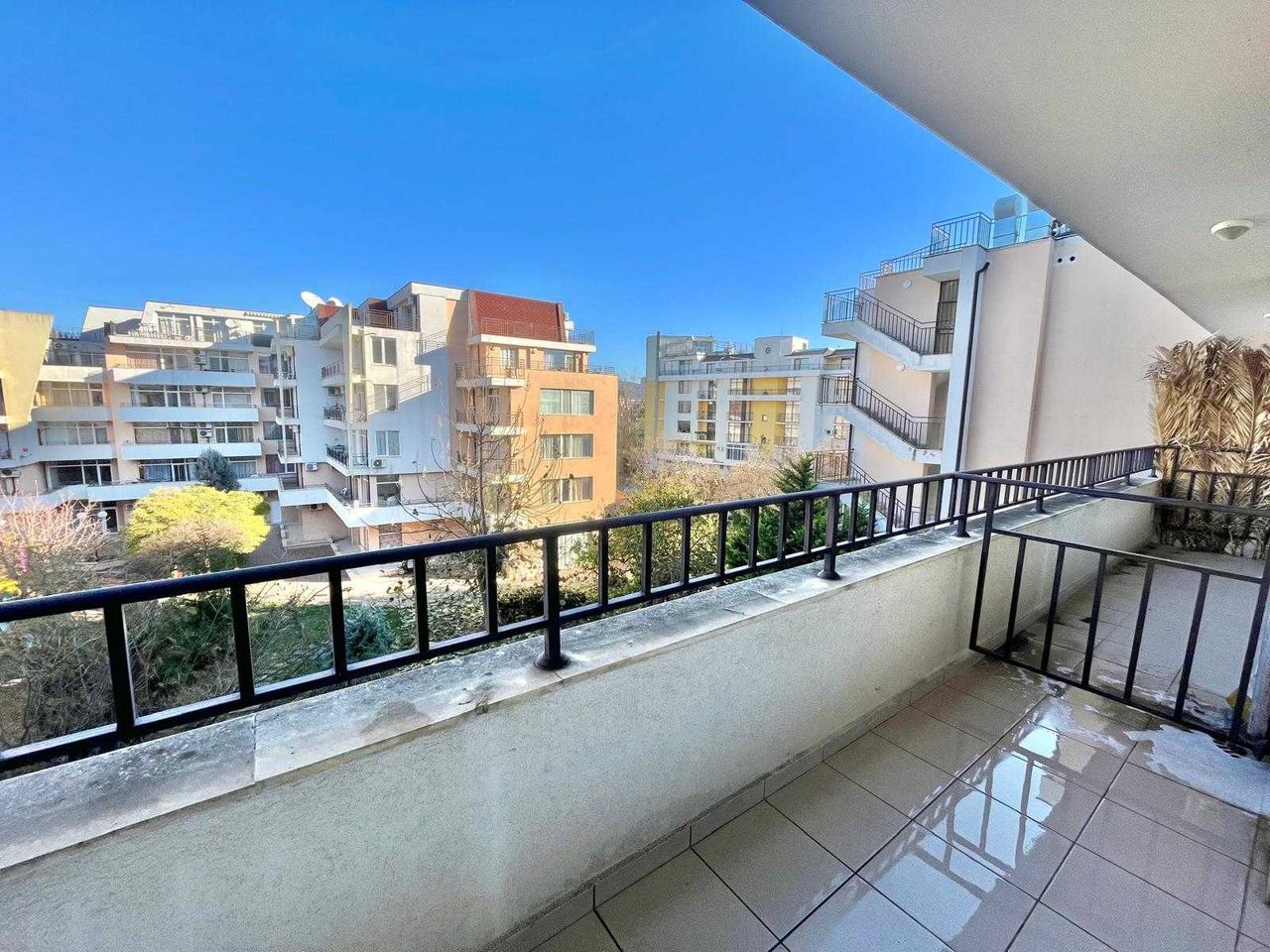 Продава се Двустаен апартамент в к.к. Слънчев бряг - 52 кв.м за 1077 €/кв.м - Снимка #14