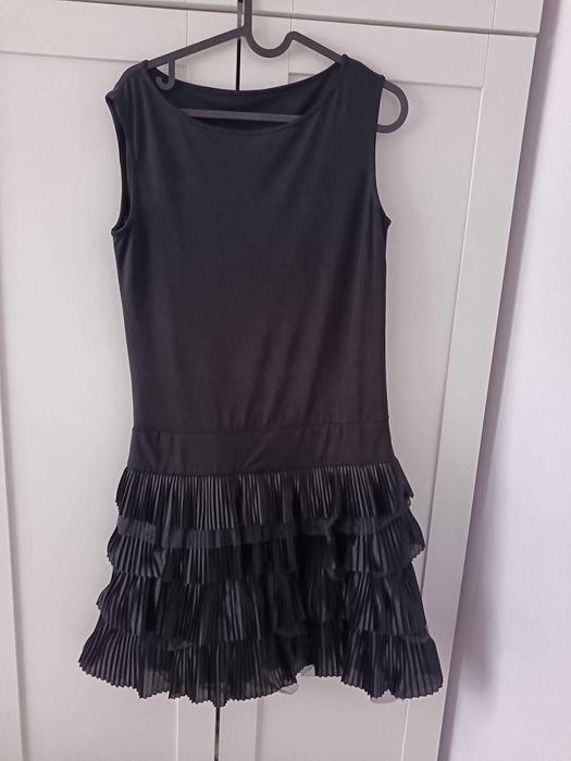 Официална рокля подходяща за парти