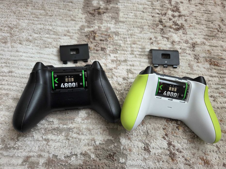 Xbox Series X (2 контролера и зарядна станция)