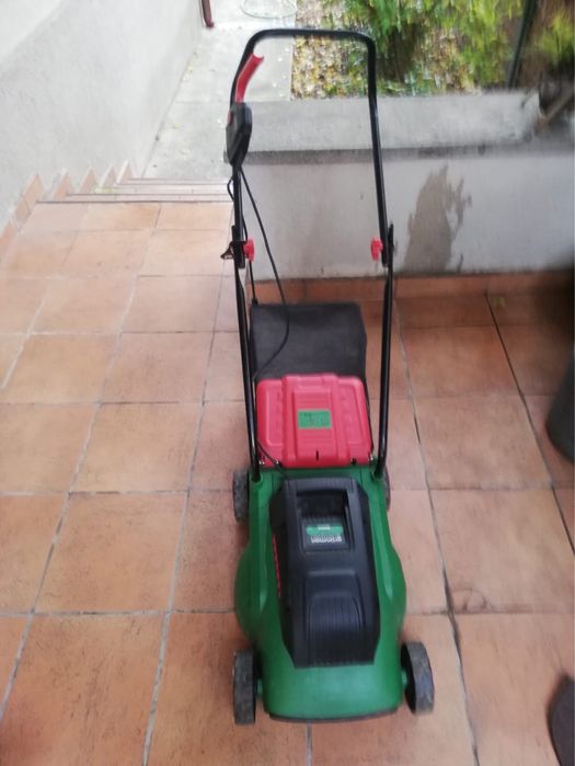 Masina de tuns iarba