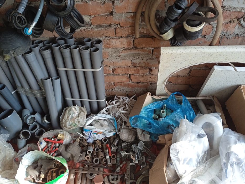 Распродажа сантехнических и хозяйственных  материалов.