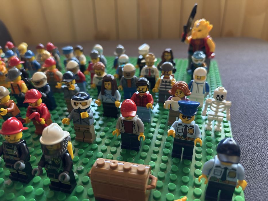 Omuleți lego diferite modele