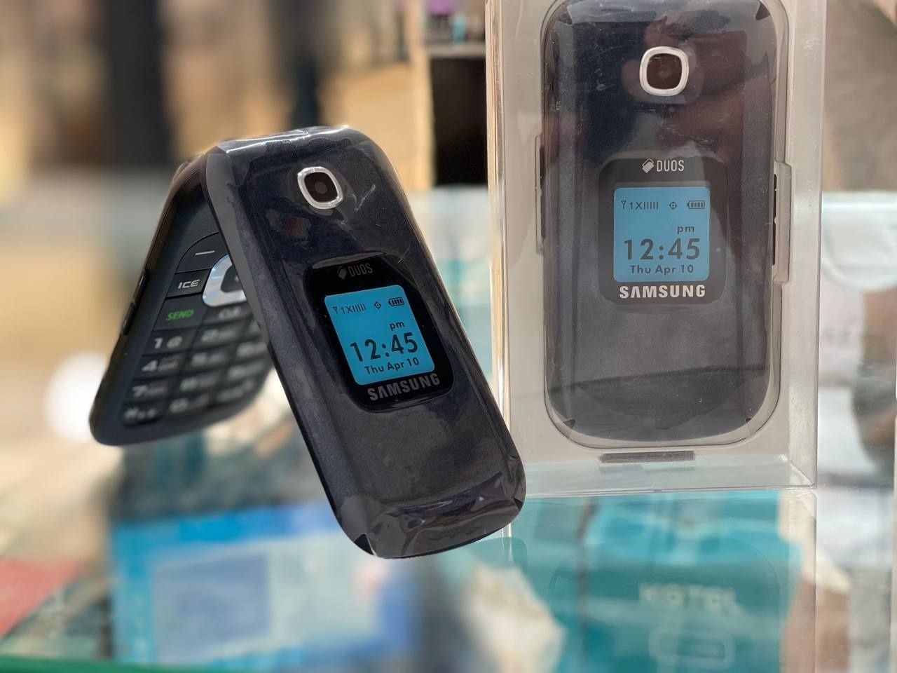 Samsung Gusto 3 Duos.Yengi Dualsim Dostavka Nokia 8800 GSM 2 ta ekran