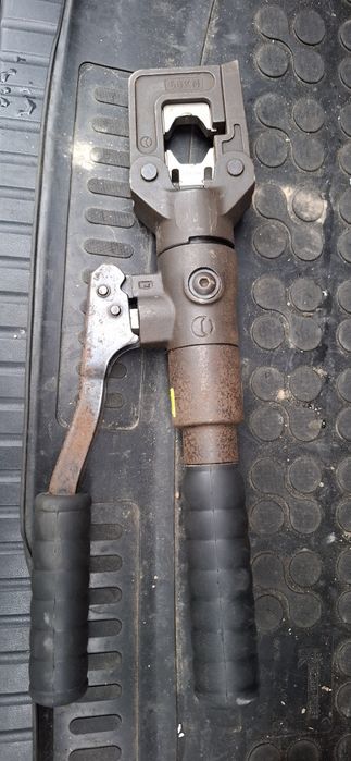 Хидравлична преса за кабелни обувки Cembre ht51