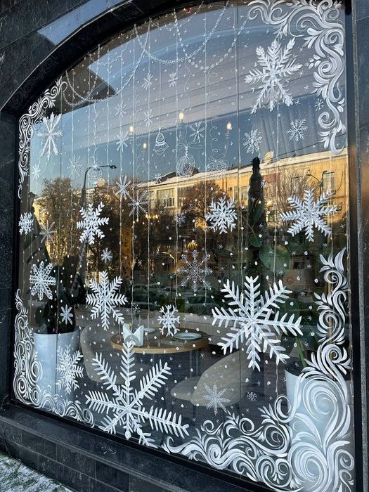 Оформление новогоднее рисунки на стеклах