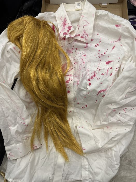 Перука + риза цената е за двете