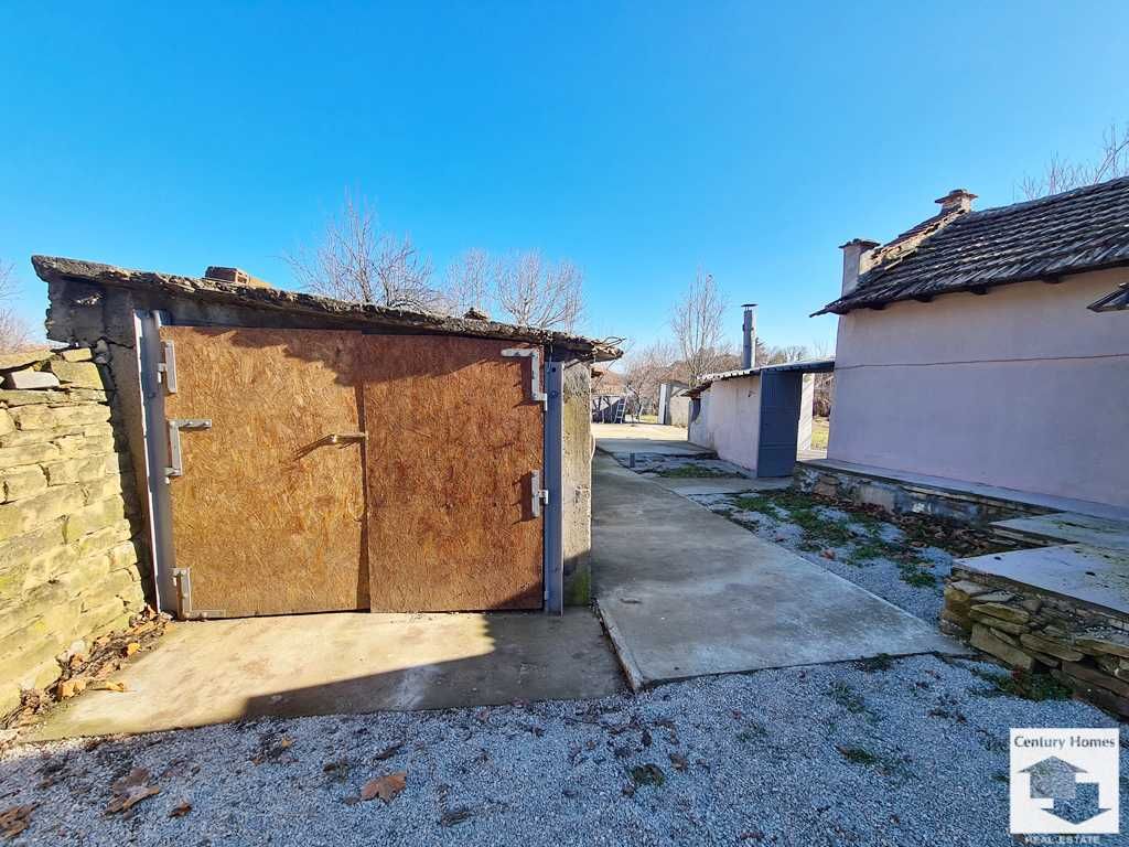 140282 Реновирана къща с гараж и кладенец в Стамболово, Велико Търново