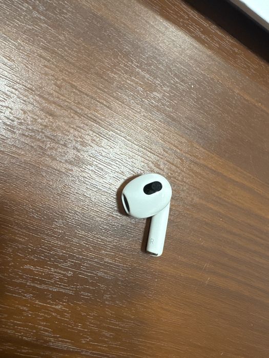 Срочно продам AirPods 3, R оригинал