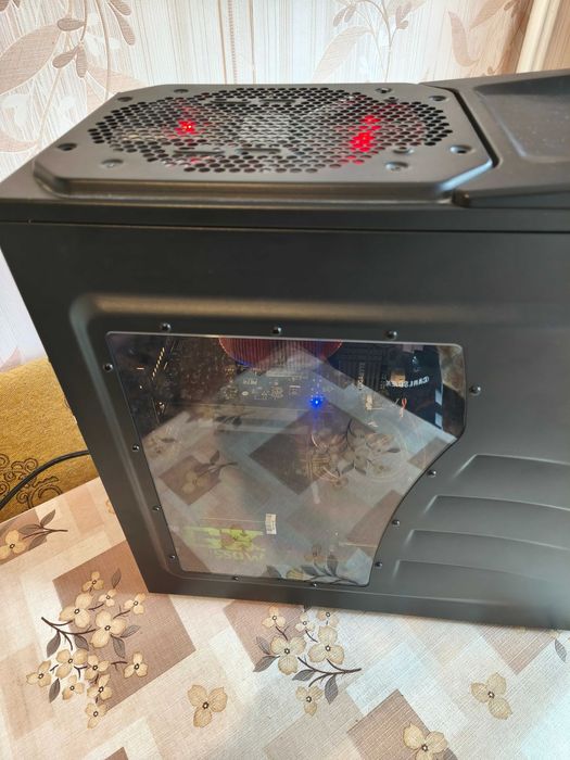 Продавам компютър, който става за лек gaming и ежедневна работа