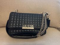 Guess черна чанта