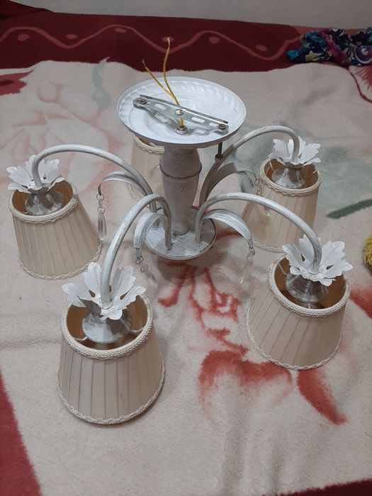 Продам люстру 5 рожковое