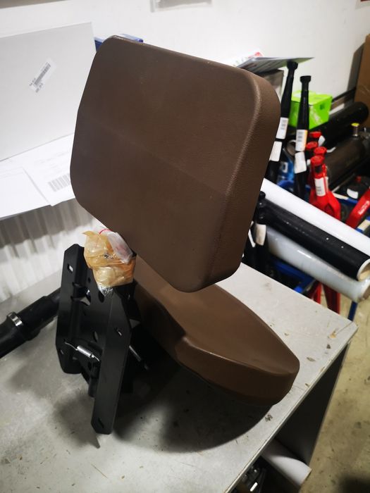 Scaun pasager tractor john deere original preț 910 lei tel