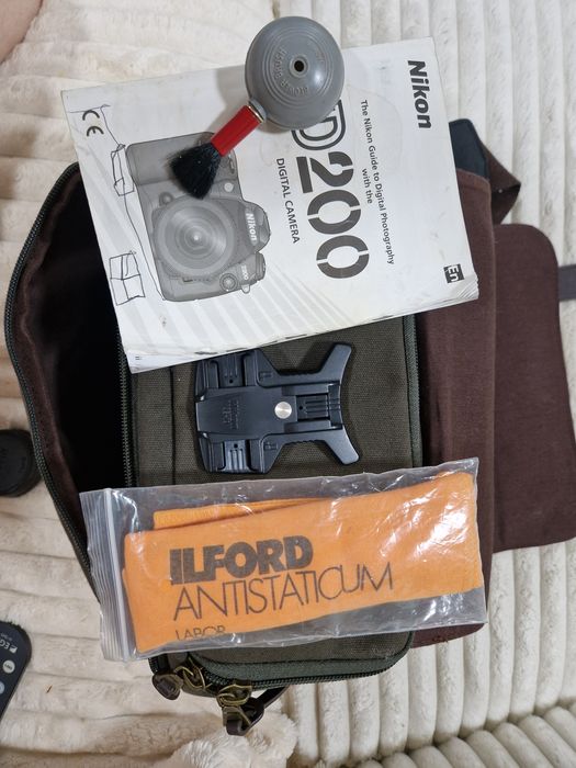 Nikon D200 body+obiectiv+blitz+geantă