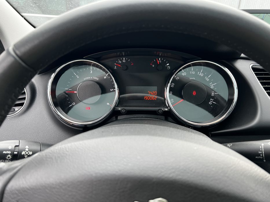 Peugeot 3008 facelift 2014 1.6 diesel avariat!