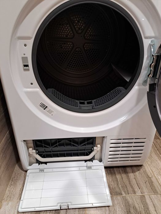 Сушилня с термопомпа Whirlpool:8,0 кг - FFT M11 8X3 EE