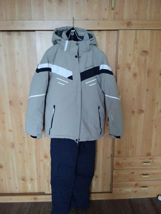 Продам новый лыжный костюм
