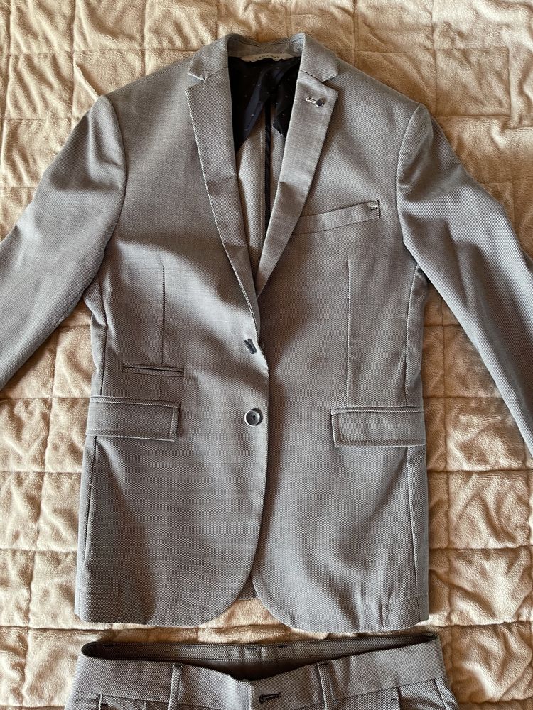 Costum Zara Nou- culoare gri!