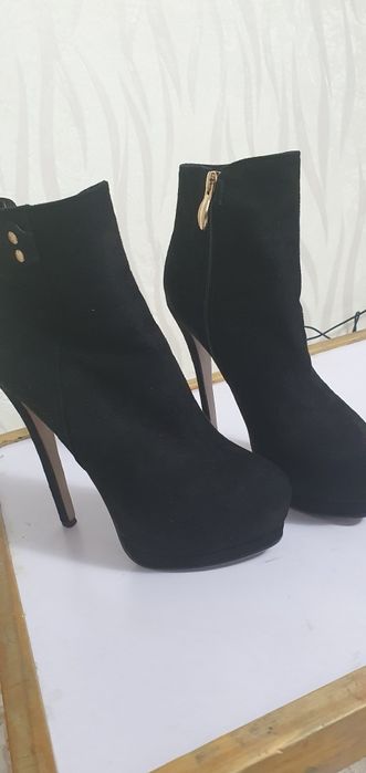 Женская обувь в хорошем состоянии