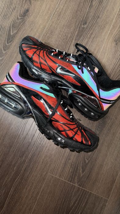 Skepta Tailwind Red