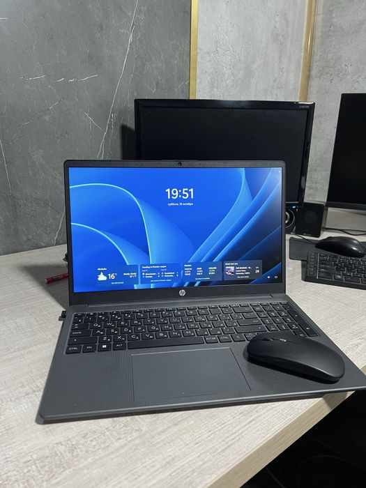 Noutbook HP 8GB.