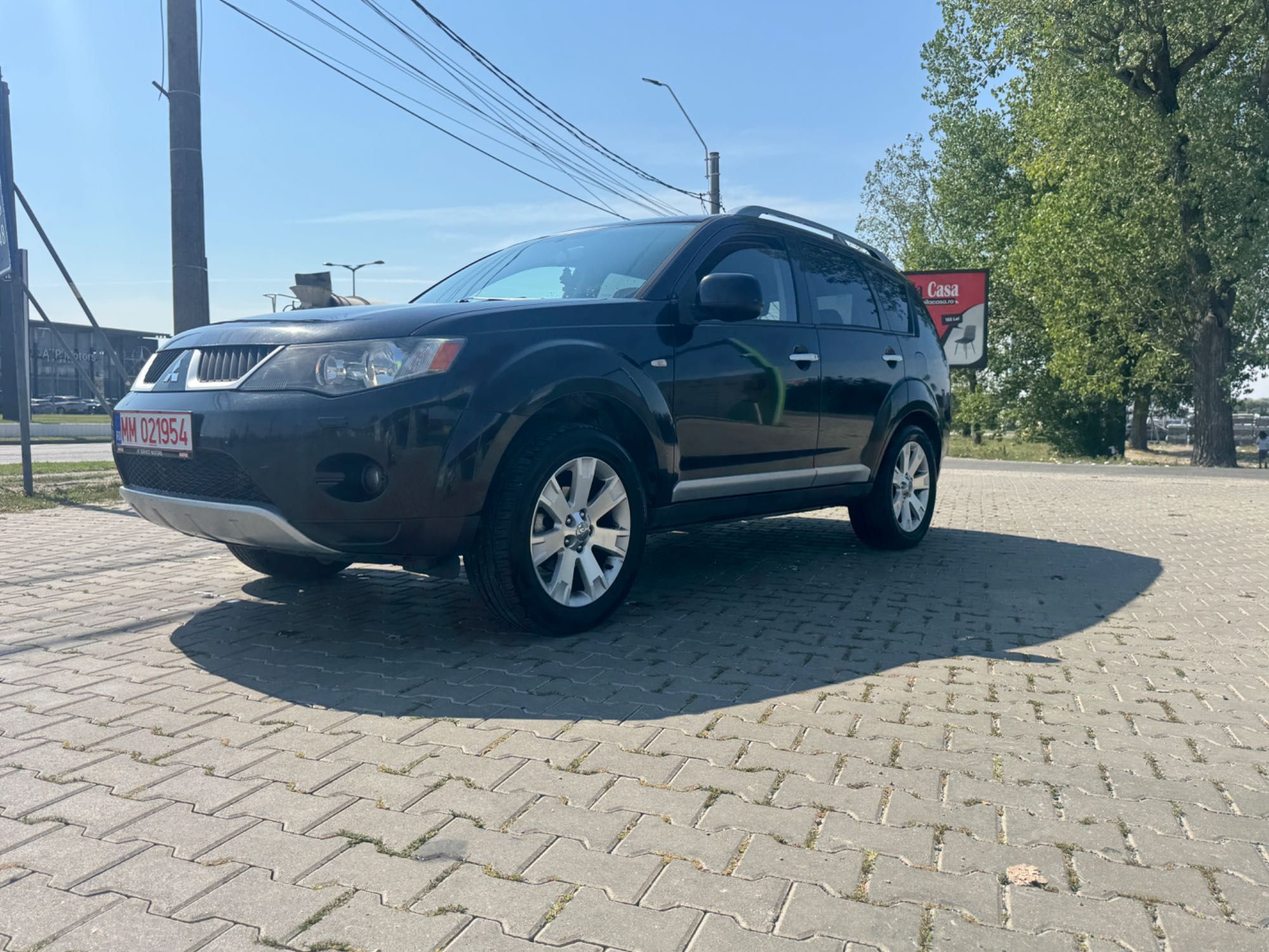 Vând Mitsubishi Outlander