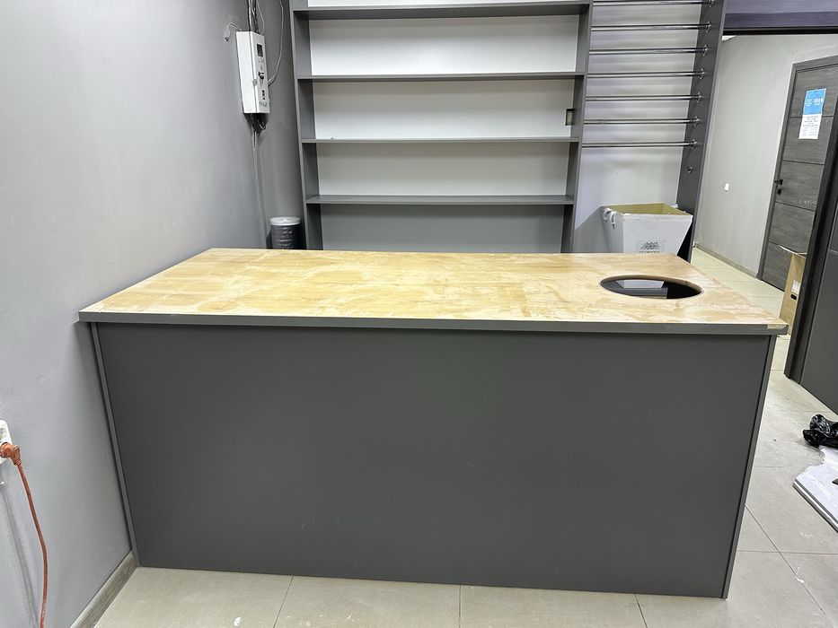 Продаю мебель для цветочного магазина