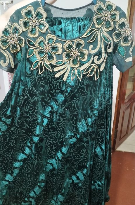 Продаётся Платье с украшениями. Ручная работа.