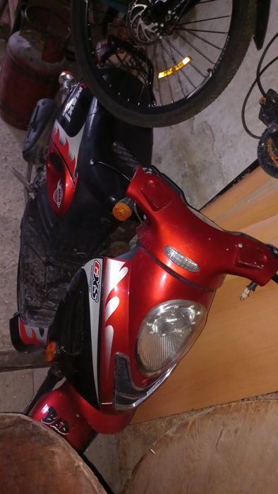 Скутер на хорошем ходу балон новый массло поменял