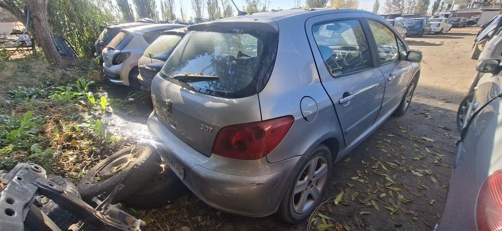 Dezmembrez Peugeot 307 1.6B 2002