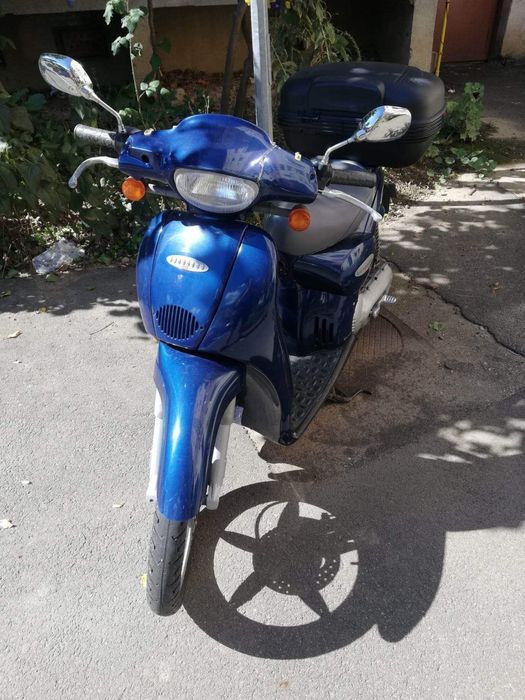 Scuter Aprilia Scarabeo
