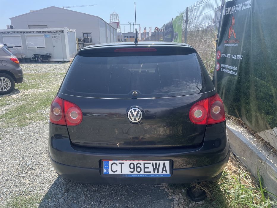 Vand 2 golf 5 la pachet•2500 pret fix!
